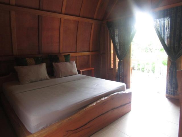 Bale Jukung Bed and Breakfast Tanjung  Buitenkant foto